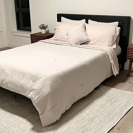 Modern 2 Bed Furnished Apartment In Quincy Eksteriør billede