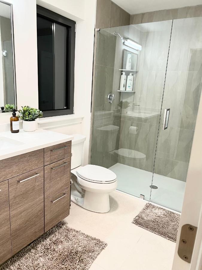 Modern 2 Bed Furnished Apartment In Quincy Eksteriør billede