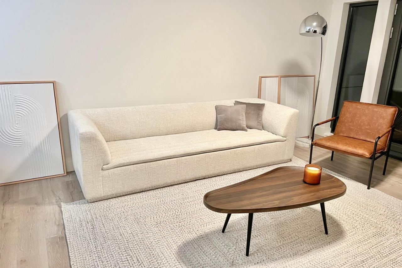 Modern 2 Bed Furnished Apartment In Quincy Eksteriør billede