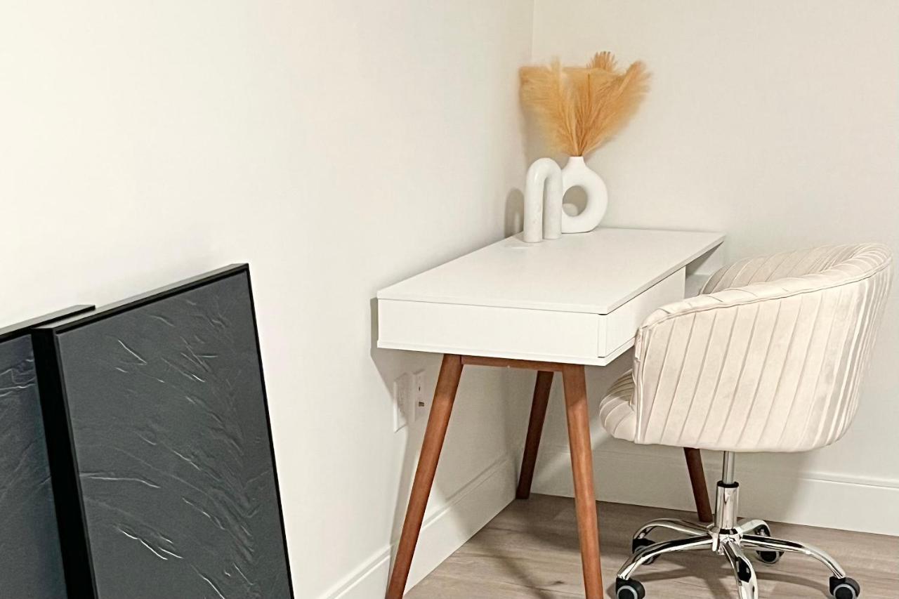 Modern 2 Bed Furnished Apartment In Quincy Eksteriør billede
